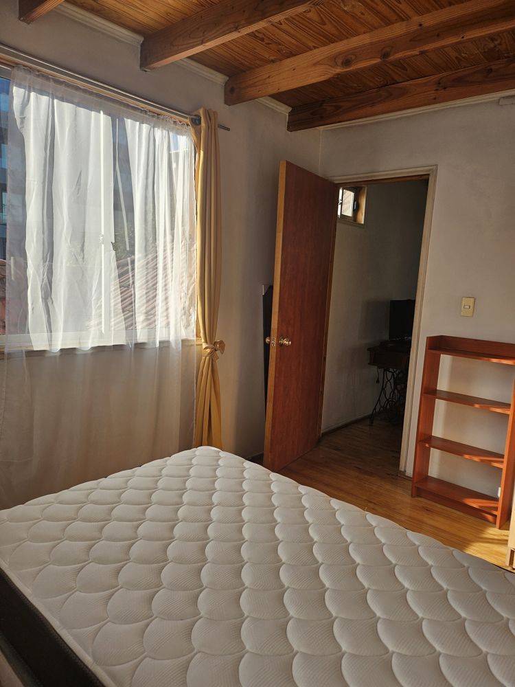 Habitación en la reina, a 3 cuadras de metro plaza egaña, sólo mujeres en La reina — Busco Roomie