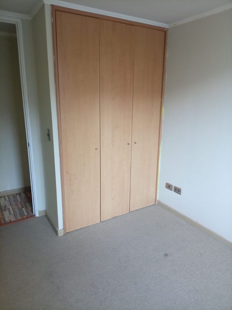 Hombre comparte departamento frente metro parque almagro en Santiago — Busco Roomie