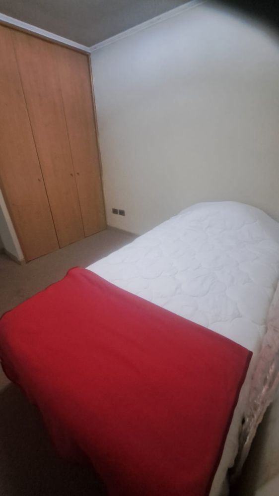 Hombre comparte departamento frente metro parque almagro en Santiago — Busco Roomie