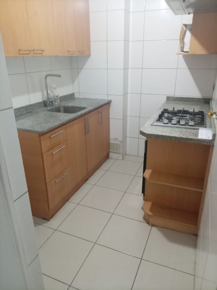 Hombre comparte departamento frente metro parque almagro en Santiago — Busco Roomie
