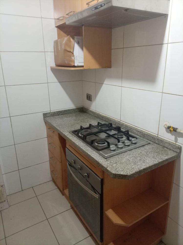 Hombre comparte departamento frente metro parque almagro en Santiago — Busco Roomie